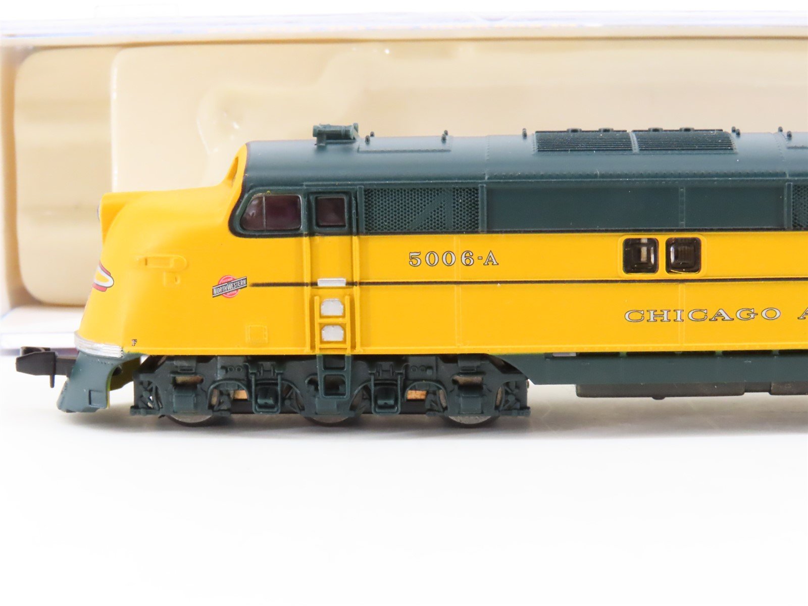 N Scale Life-Like 7351 CNW Chicago & North Western EMD E6A Diesel #5006A