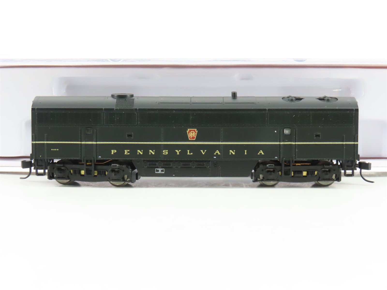 N Scale Walthers 920-34092 PRR Pennsylvania C-Liner B-Unit Diesel #9448B