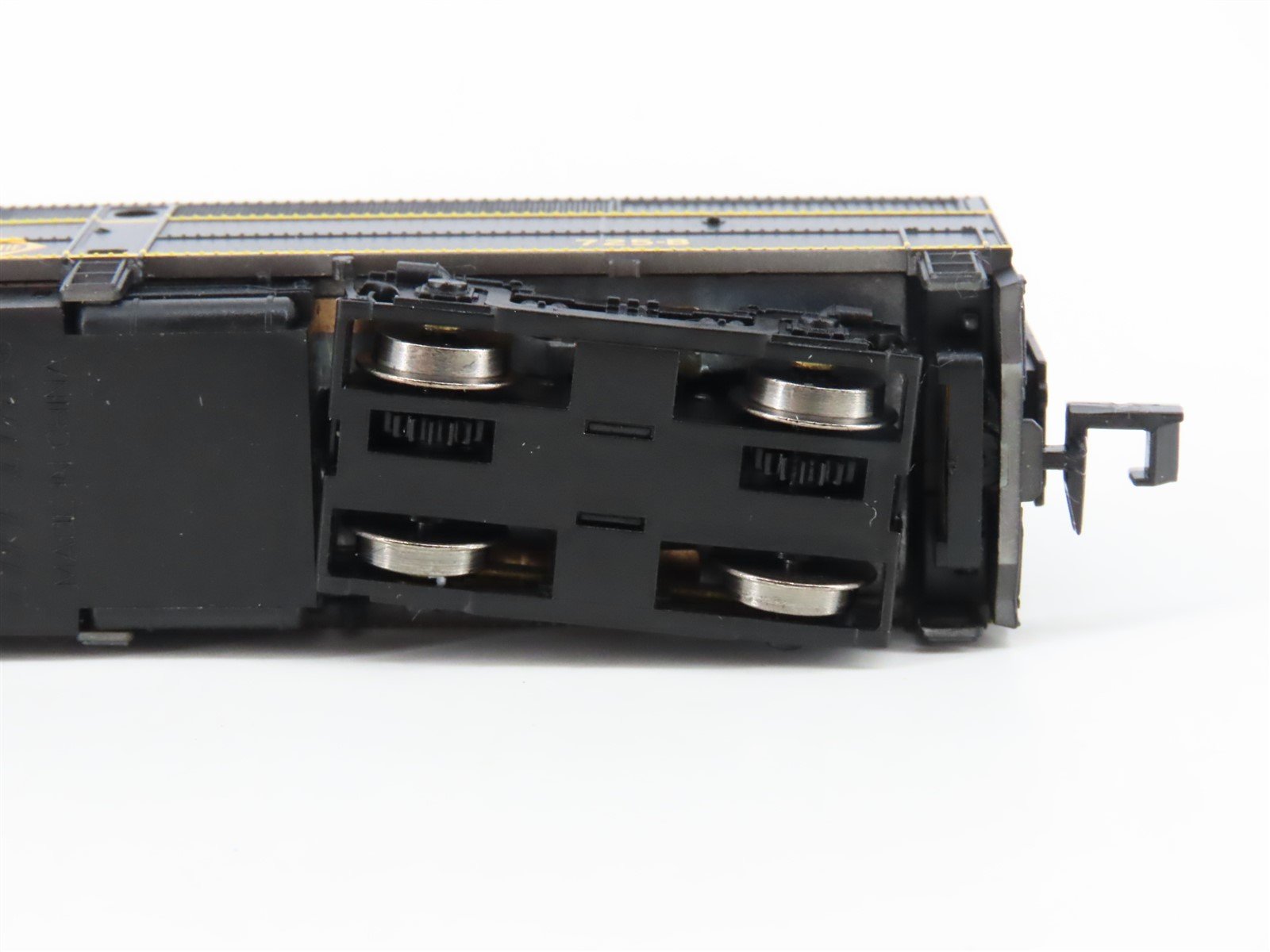 N Scale Life-Like 7415 ERIE Railroad ALCO FB1 Diesel Locomotive #725B