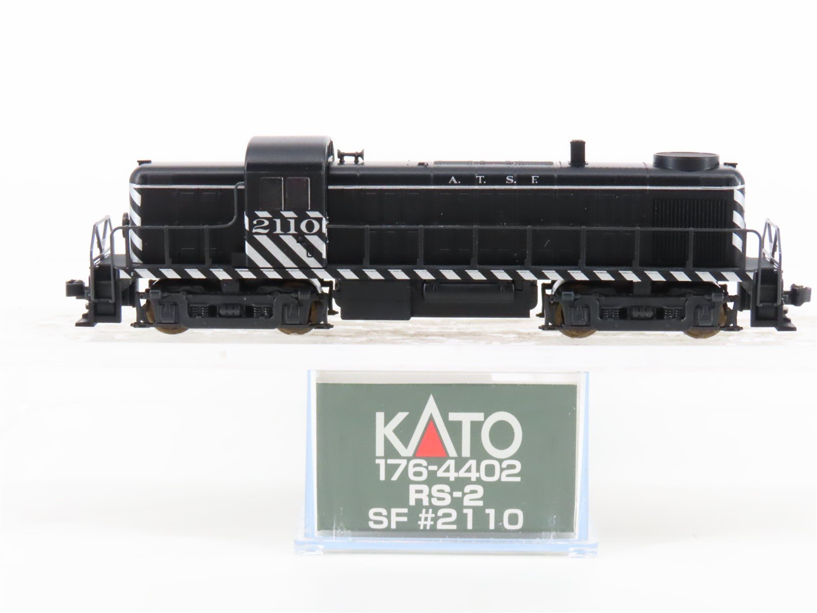 N Scale Kato 176-4402 ATSF Santa Fe RS-2 Diesel Locomotive #2110