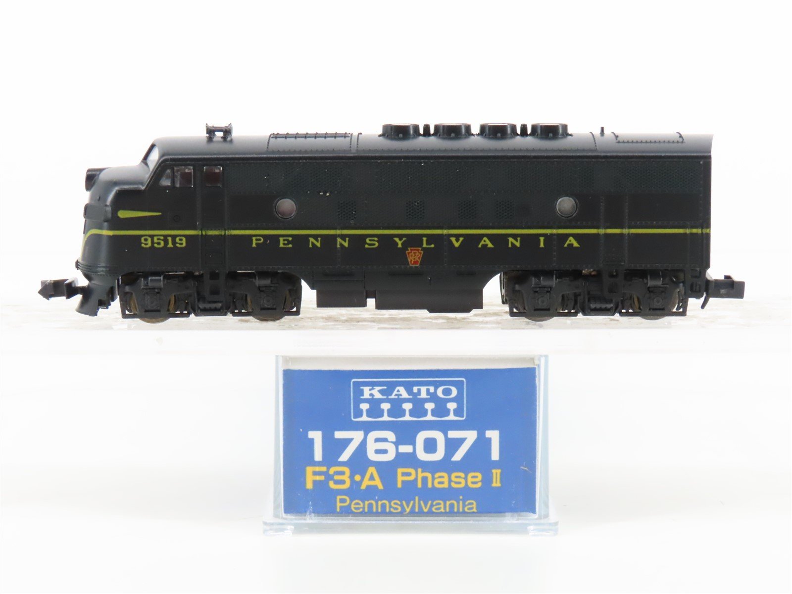 N Scale Kato 176-071 PRR Pennsylvania F7A Phase I Diesel Locomotive #9519