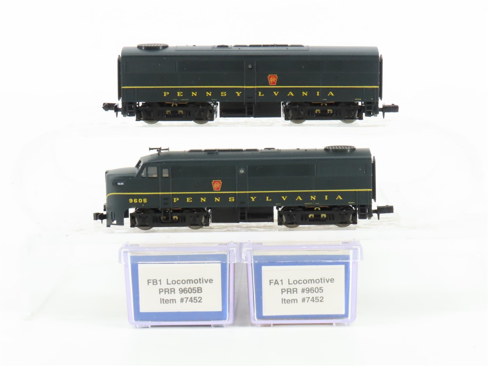 N Scale Life-Like 7452 PRR Pennsylvania FA1/FB1 Diesel Locomotive Set