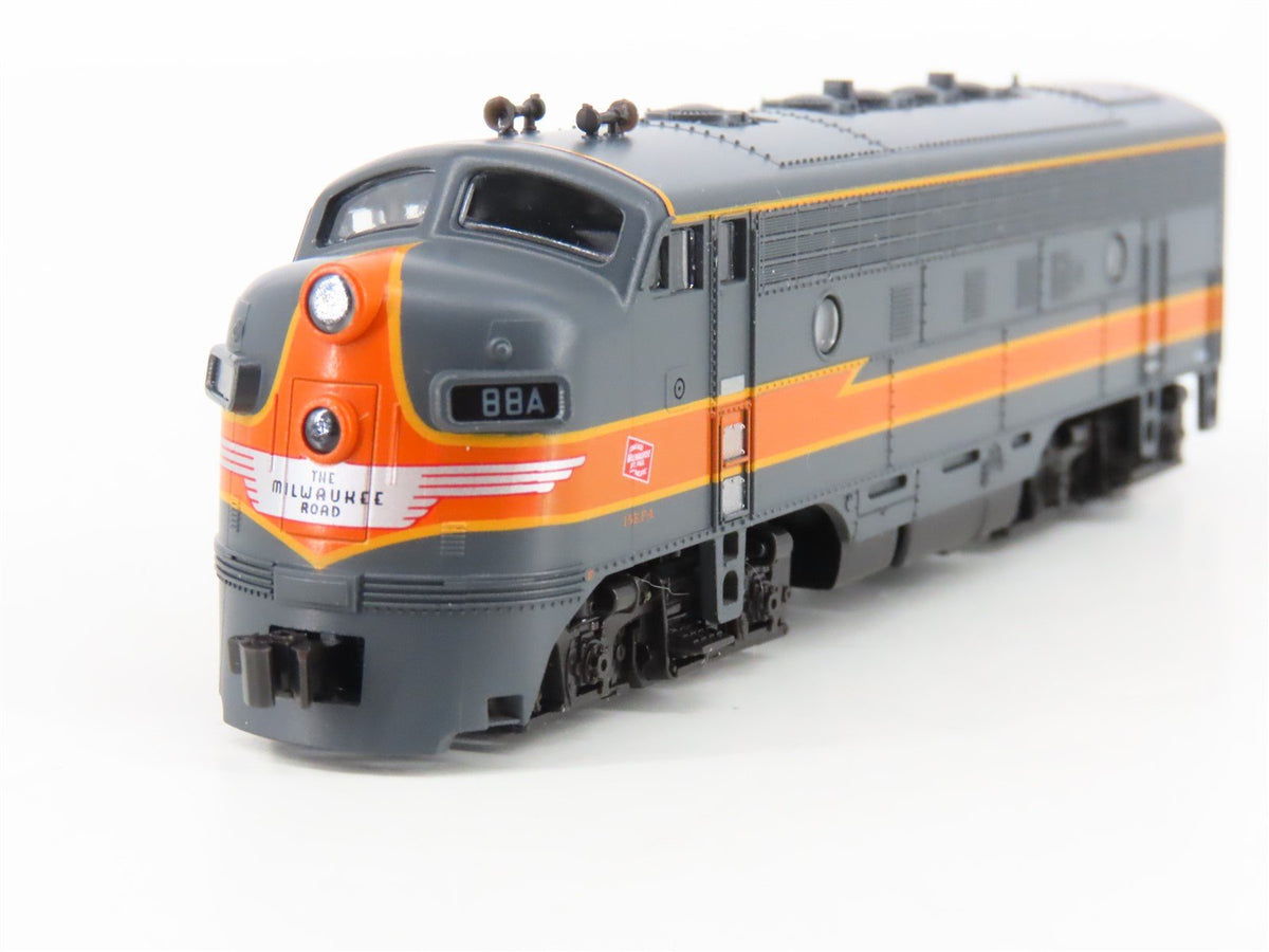 N KATO 106-0429 MILW &quot;Lightning Bolt&quot; EMD F7A/B Diesel Set #88A/88B - DCC Ready
