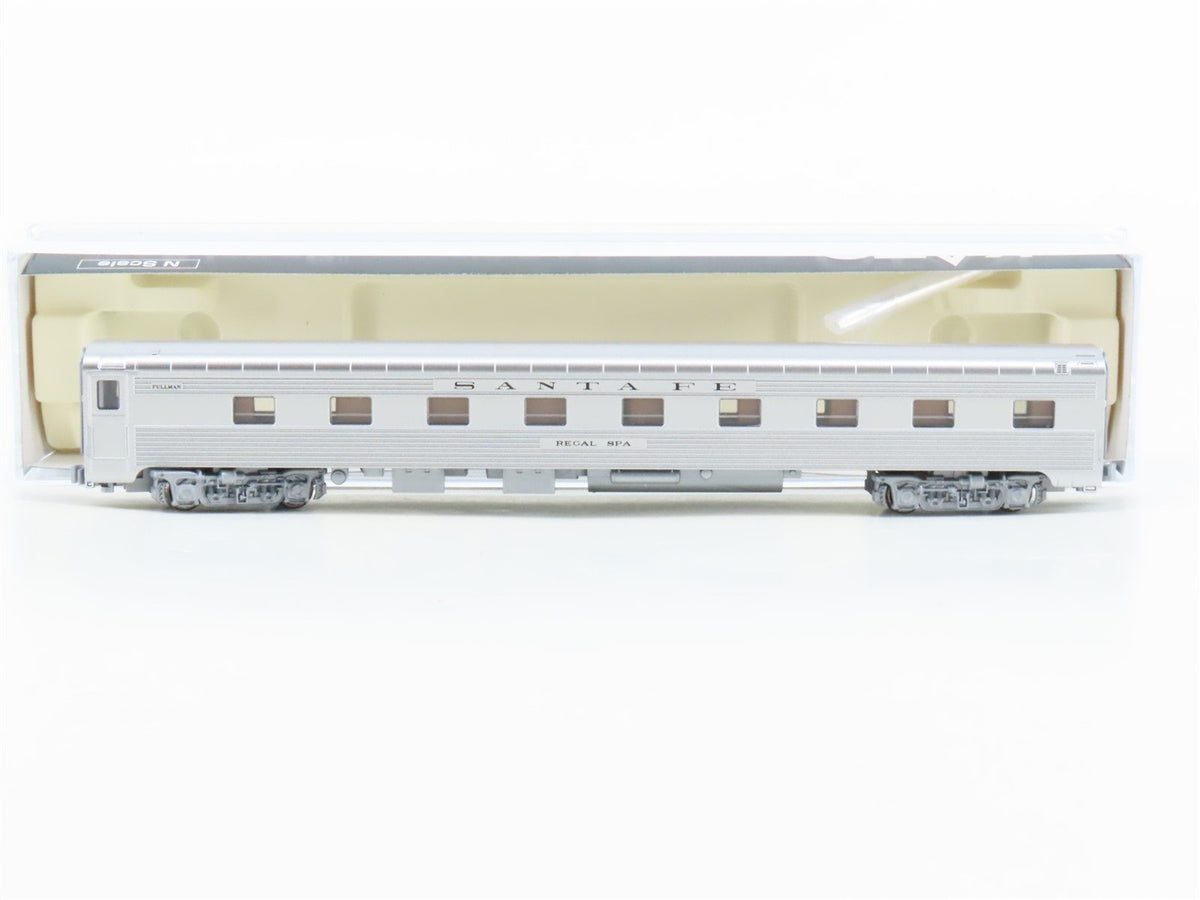 N Scale KATO 156-0905 ATSF Santa Fe Railroad Sleeper Passenger Car &quot;Regal Spa&quot;