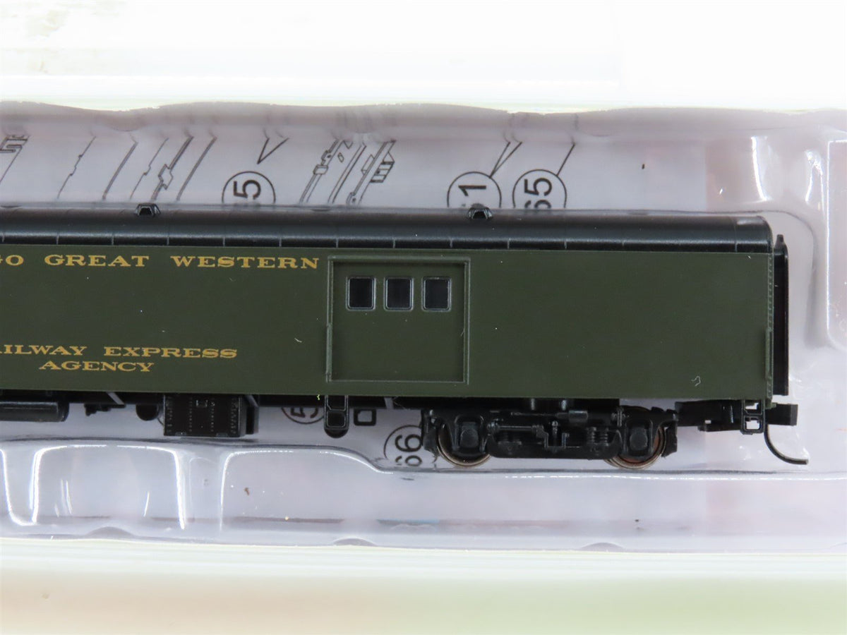N Scale Walthers 932-55103 CGW Chicago Great Western 72&#39; Baggage Passenger