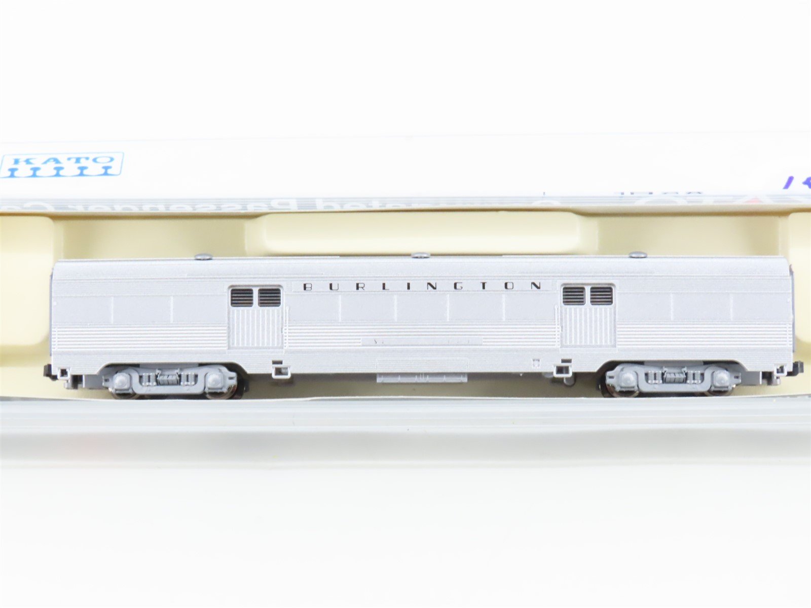 N Scale KATO CB&Q Burlington Railroad Baggage Passenger