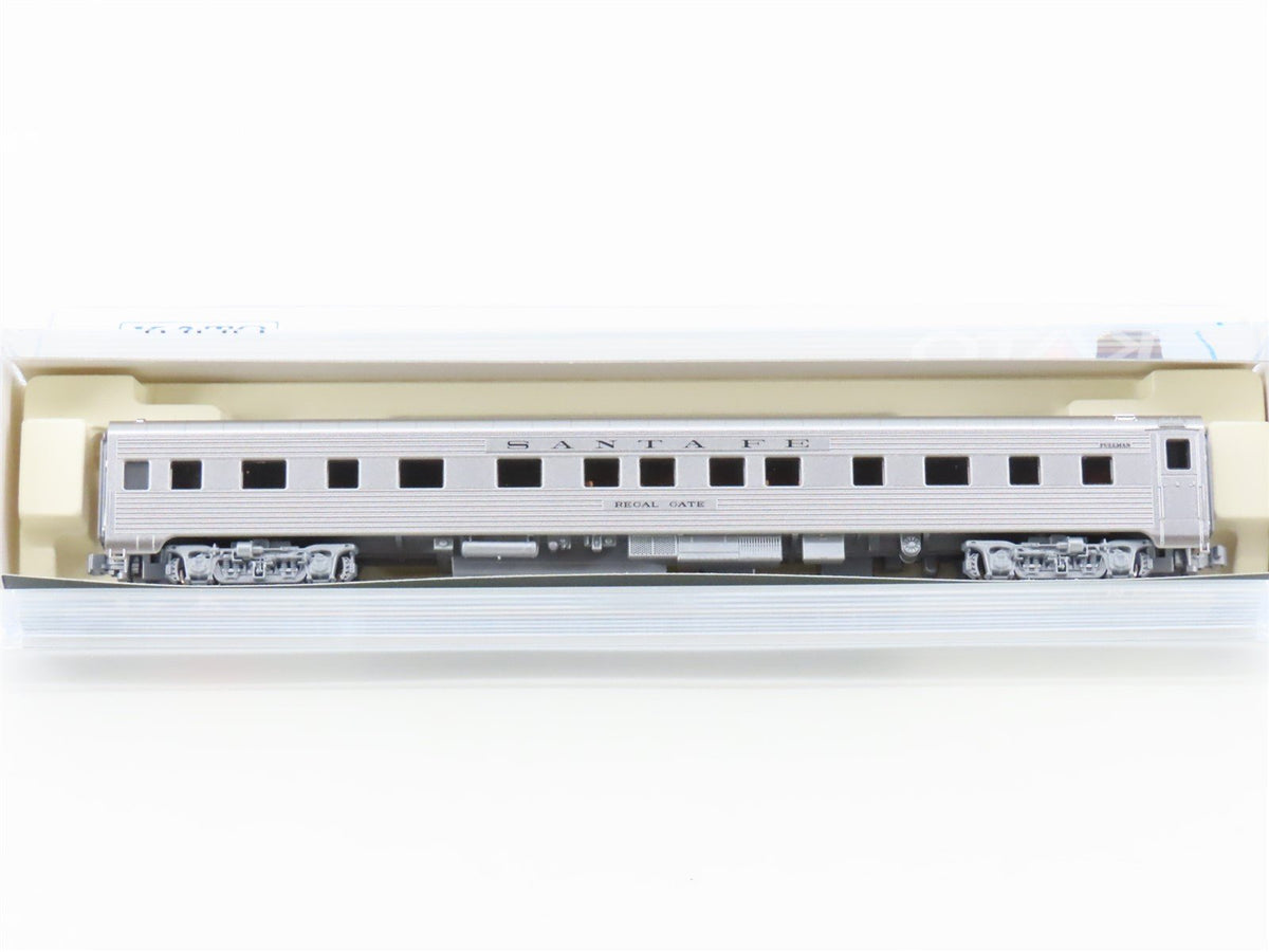 N Scale KATO ATSF Santa Fe Railroad Sleeper Passenger Car &quot;Regal Gate&quot;