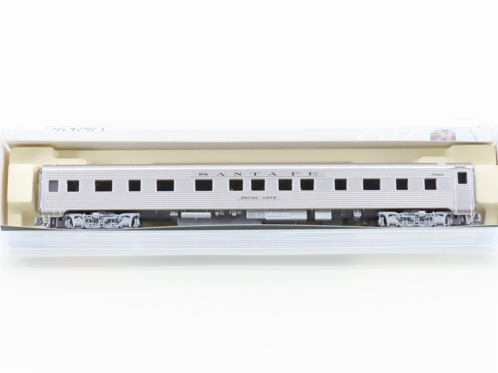 N Scale KATO ATSF Santa Fe Railroad Sleeper Passenger Car "Regal Gate"