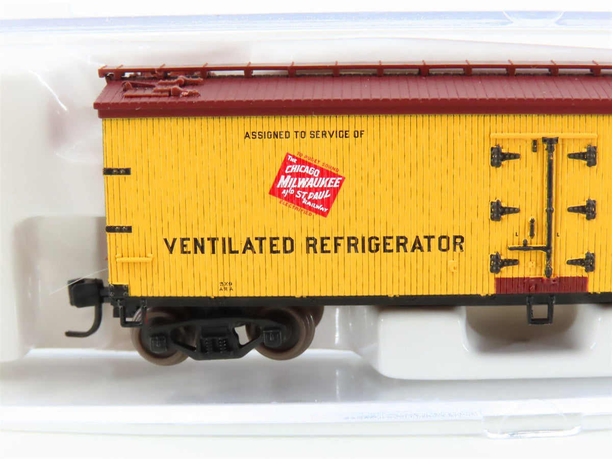 N Scale Atlas 41458 URTC Milwaukee Road 40&#39; Woodside Reefer #85210