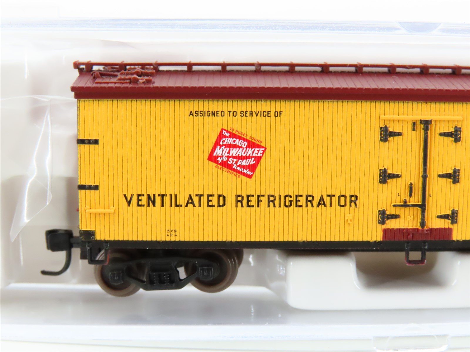 N Scale Atlas 41458 URTC Milwaukee Road 40' Woodside Reefer #85210