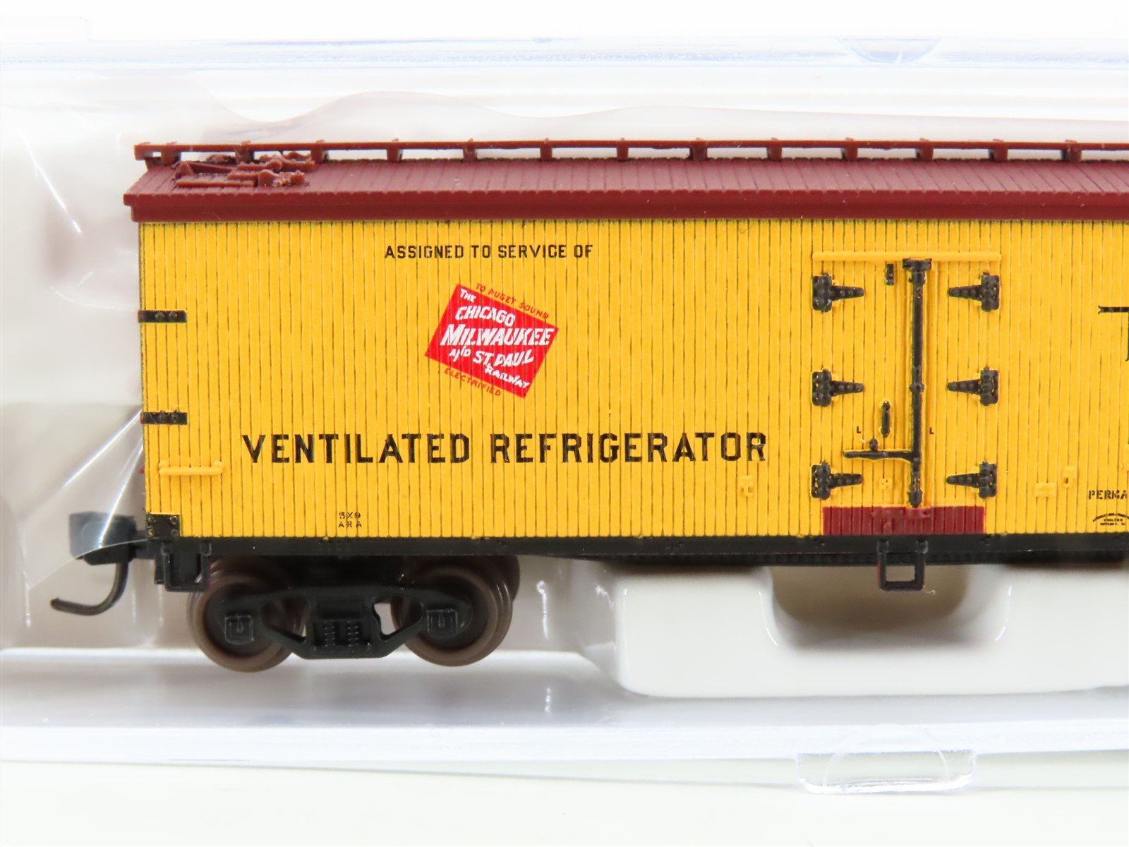 N Scale Atlas 41458 URTC Milwaukee Road 40' Woodside Reefer #85210