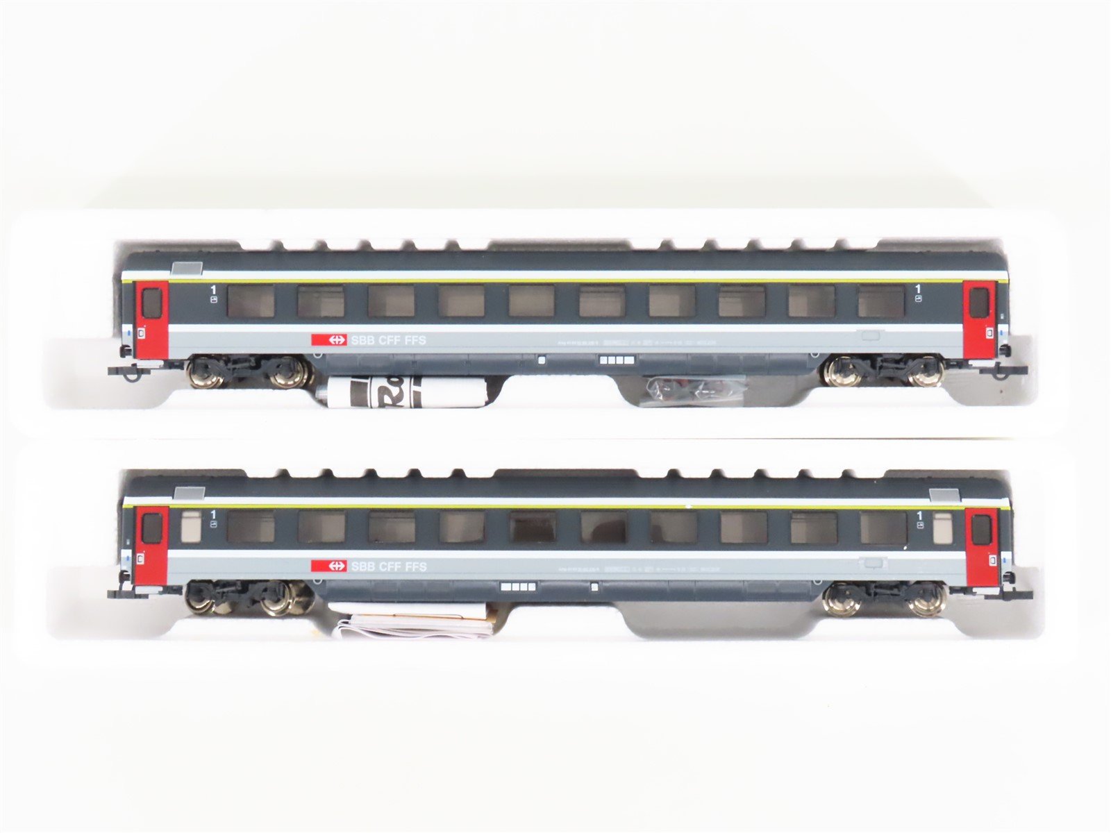LOT of 2 HO Scale Roco 44771 BB CFF FFS 1st Class Coach Passenger Cars