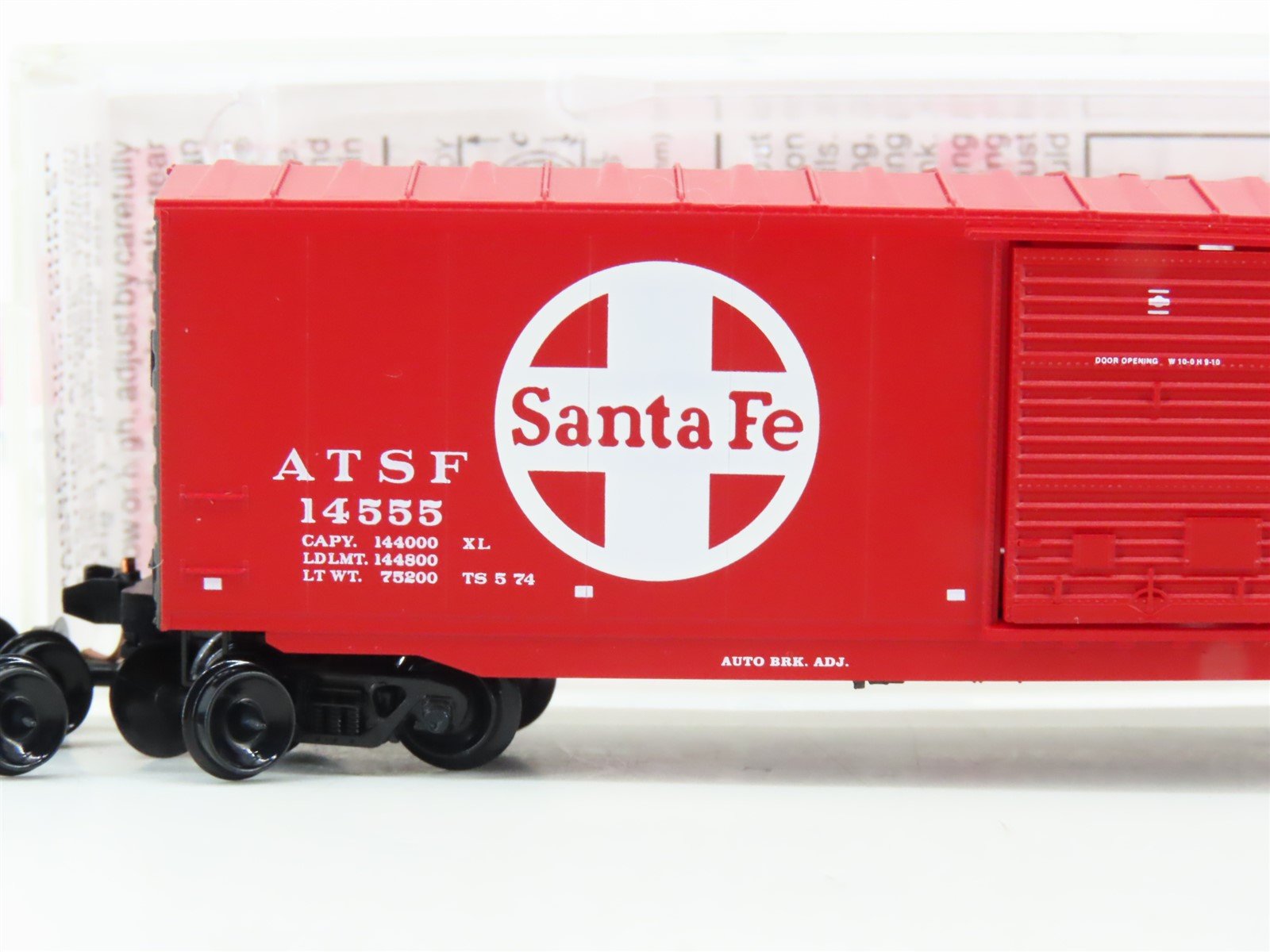 N Scale Micro-Trains MTL 07700140 ATSF Santa Fe 50' Single Door Box Car #14555