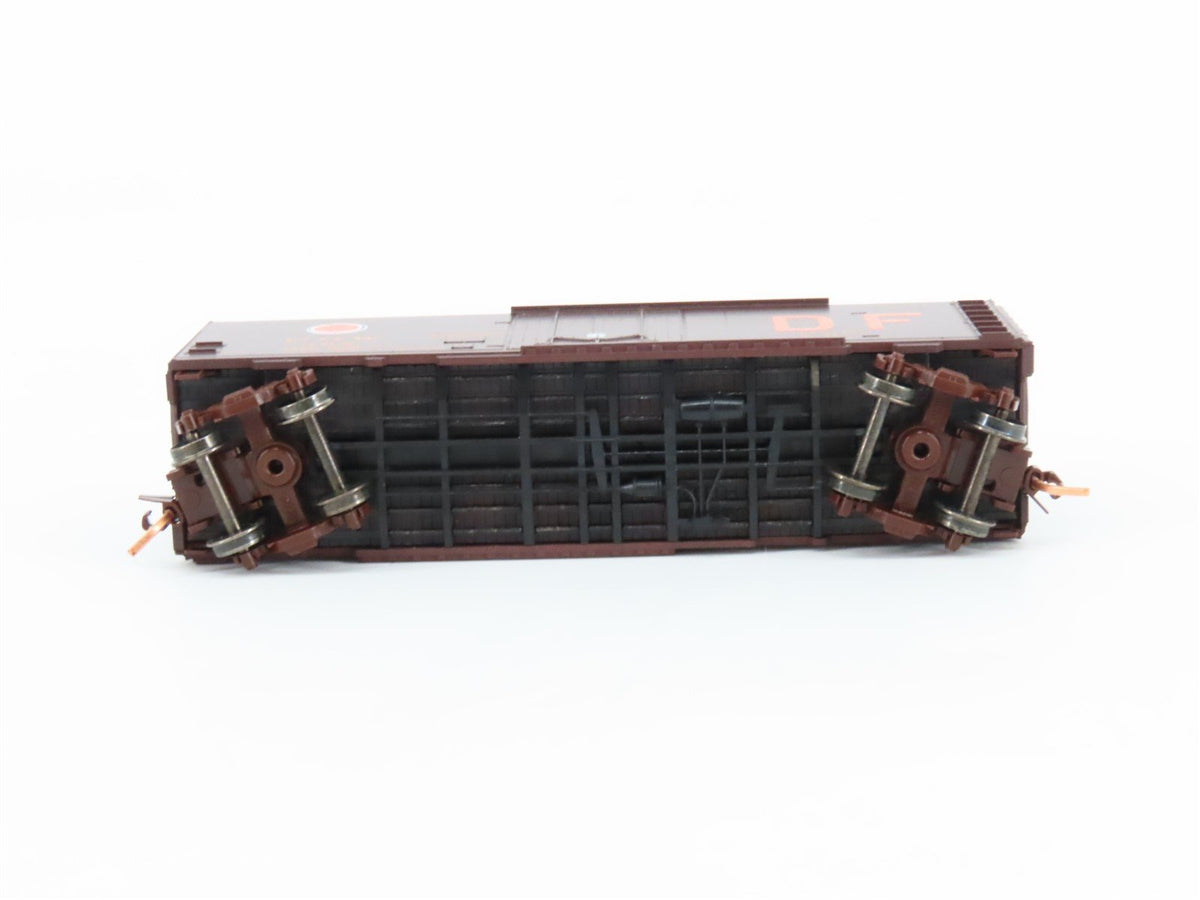 N Micro-Trains MTL 21430 CGW Chicago Great Western 40&#39; Plug Door Box Car #382