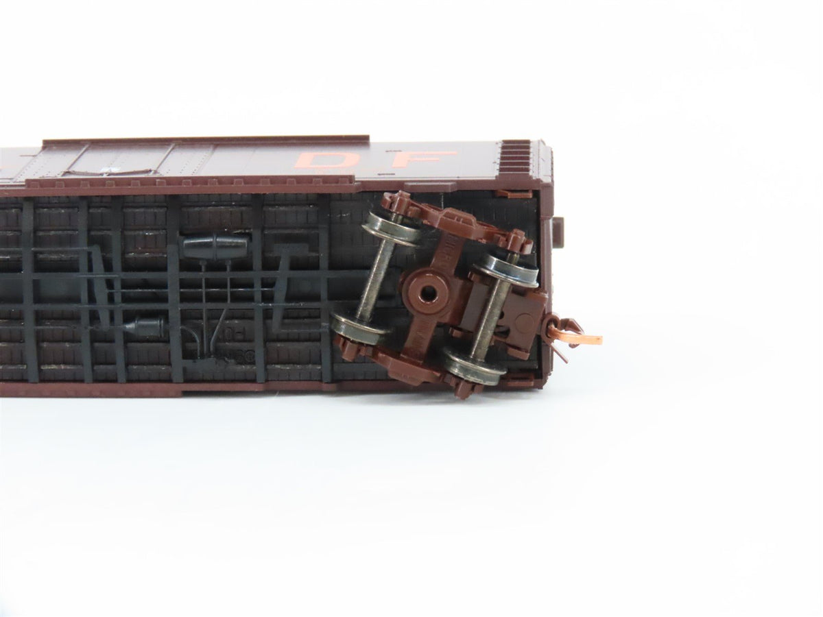 N Micro-Trains MTL 21430 CGW Chicago Great Western 40&#39; Plug Door Box Car #382