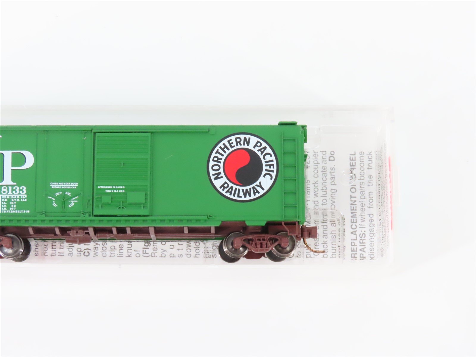 N Scale Micro-Trains MTL 22090 NP Northern Pacific Railway 40' Box Car #8133