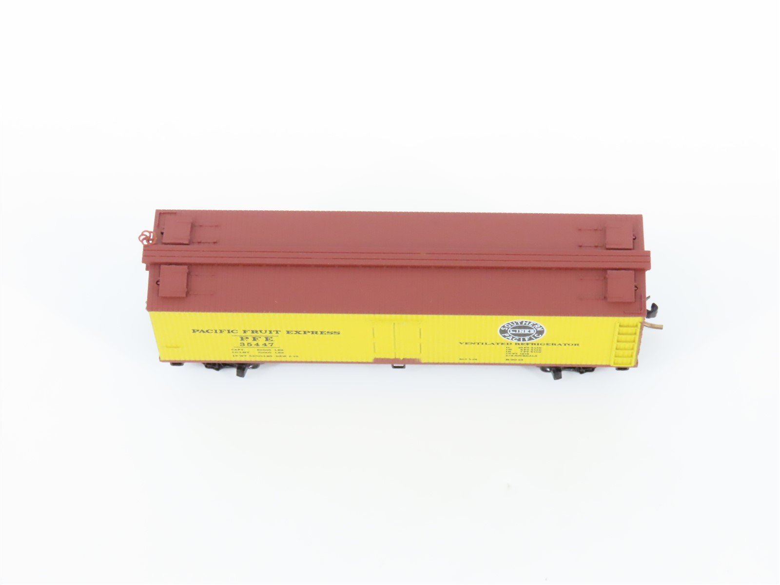 N Scale Micro-Trains MTL 49180 PFE SP Southern Pacific 40' Reefer #35447