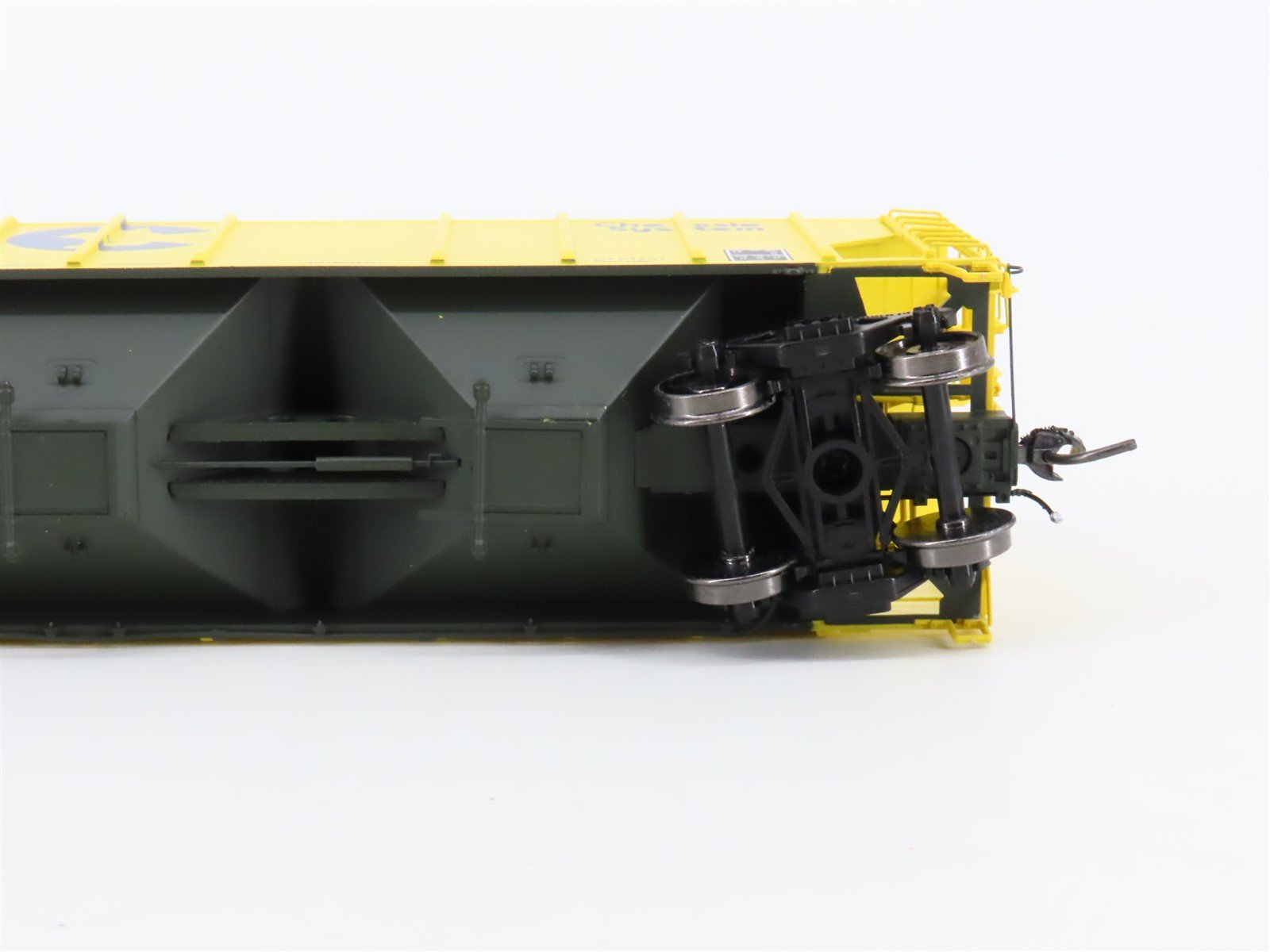 HO Scale ExactRail Platinum EP-80163-4 WM Chessie System 3-Bay Hopper #4683