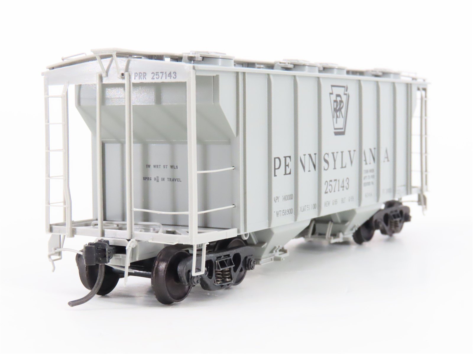 HO Scale Kadee 8321 PRR Pennsylvania Railroad 2-Bay Covered Hopper #257143