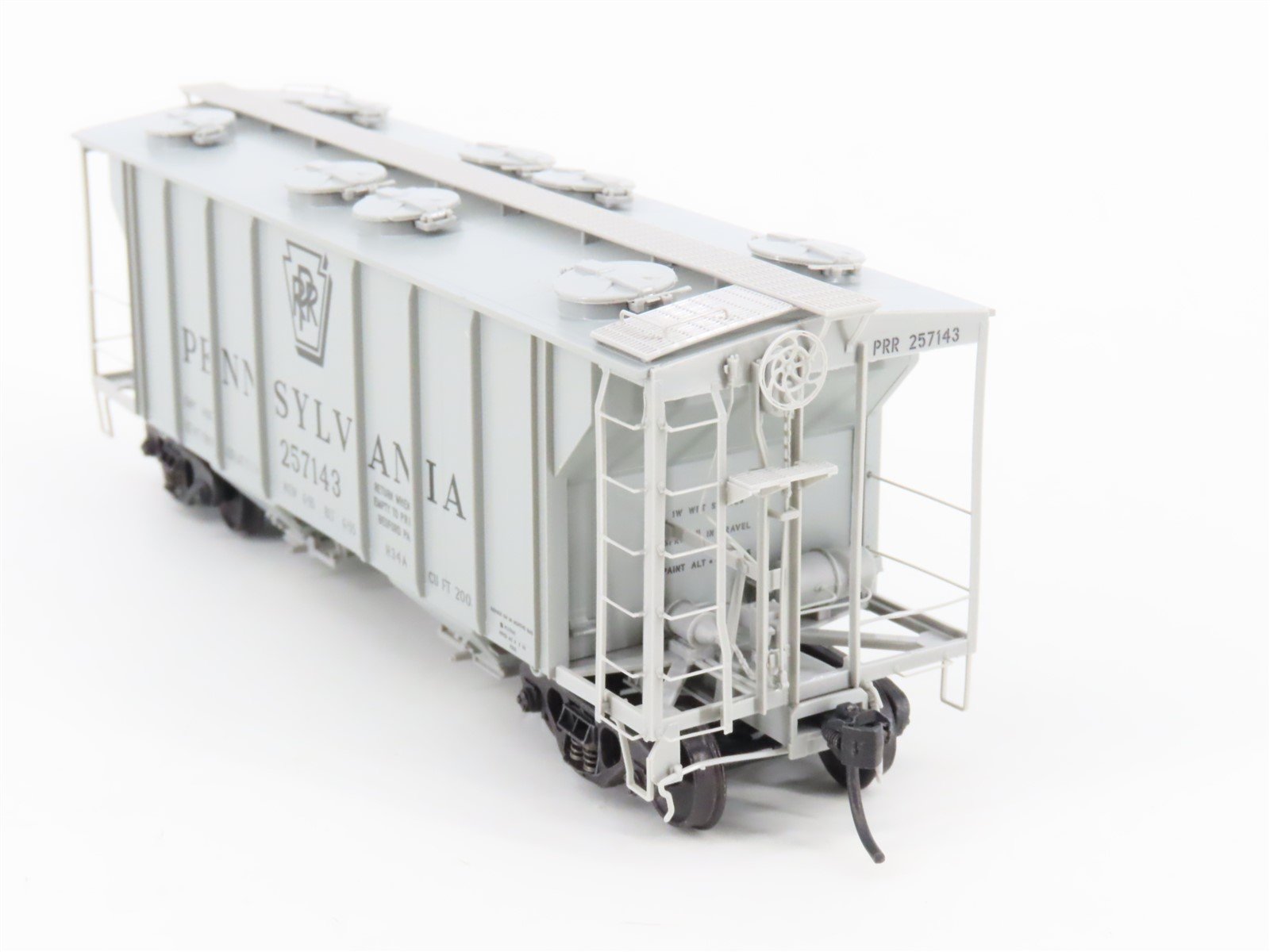 HO Scale Kadee 8321 PRR Pennsylvania Railroad 2-Bay Covered Hopper #257143