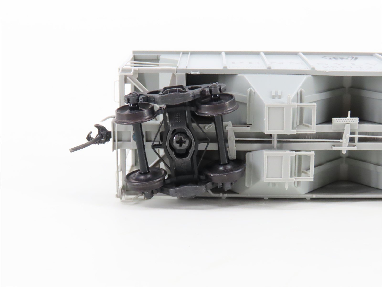 HO Scale Kadee 8321 PRR Pennsylvania Railroad 2-Bay Covered Hopper #257143