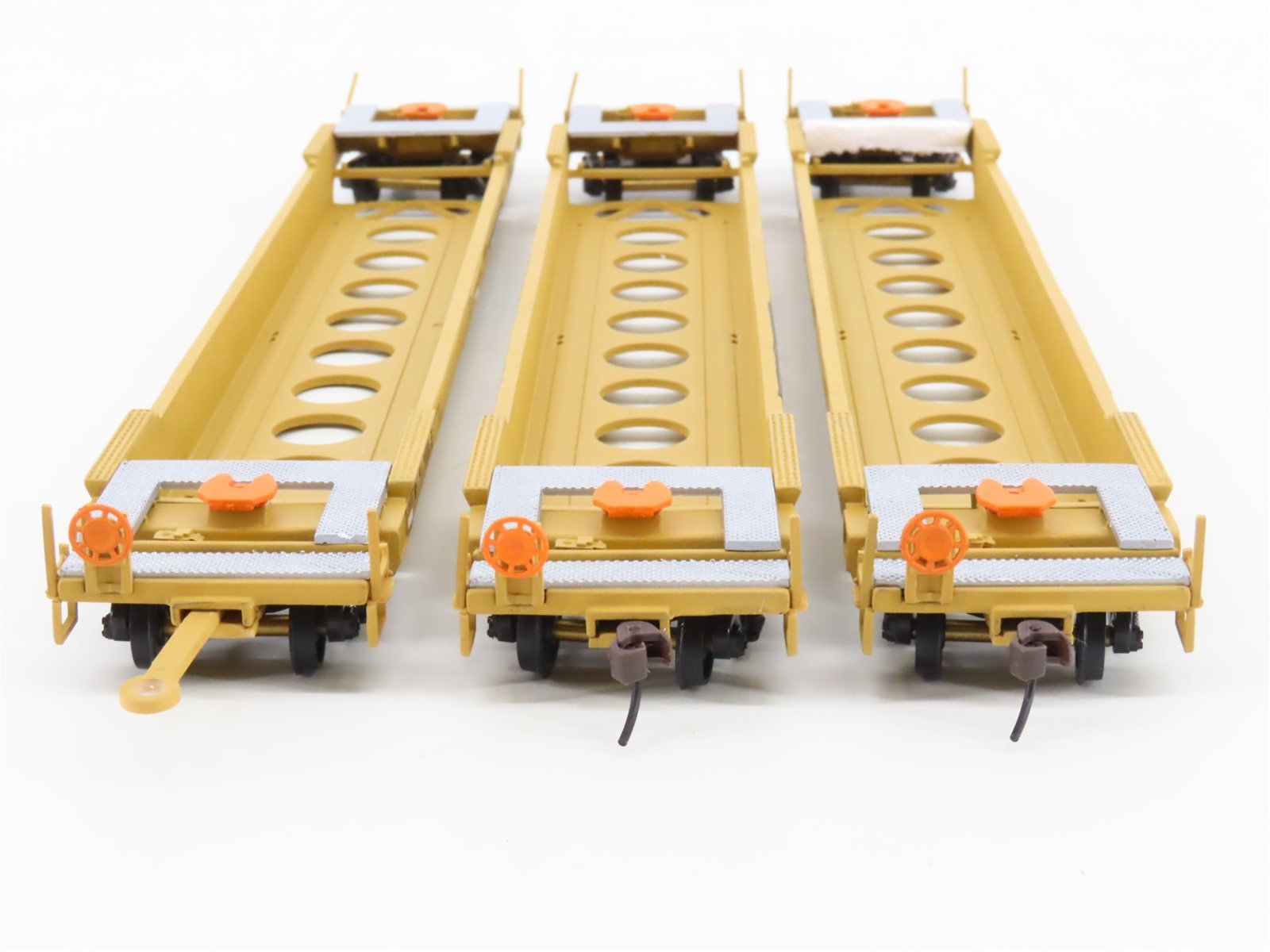 HO Walthers 932-34305 TTX All Purpose Draw Barred 3-Unit Husky Stack #427585