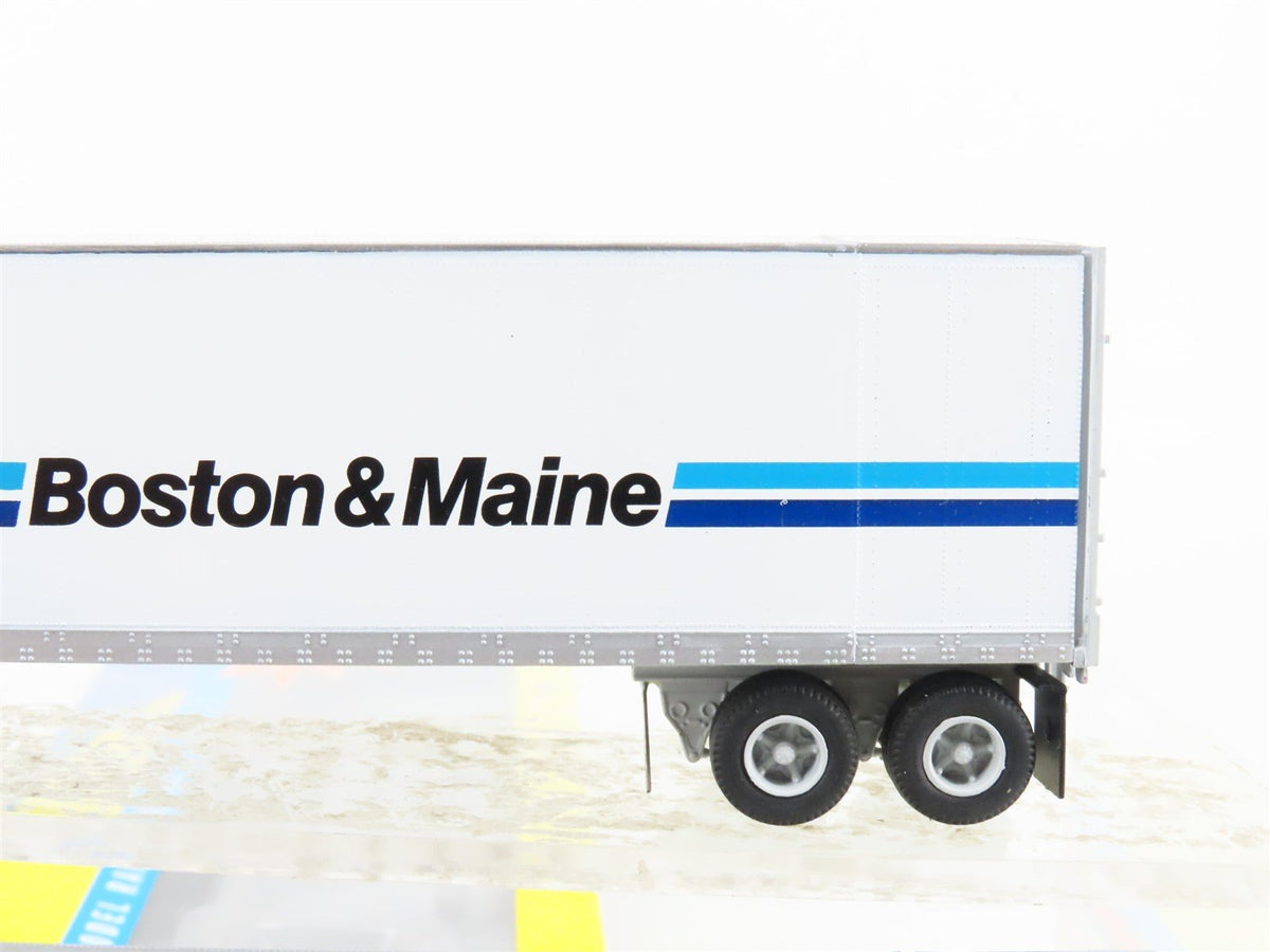 HO Scale Athearn 73375 BMZ Boston &amp; Maine 45&#39; Smooth Side Z-Van Trailers 2-Pack