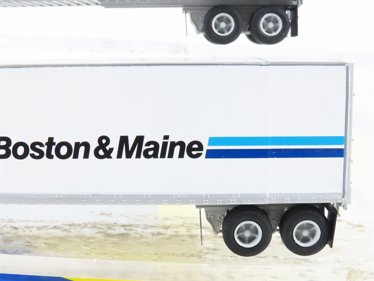 HO Scale Athearn 73375 BMZ Boston &amp; Maine 45&#39; Smooth Side Z-Van Trailers 2-Pack
