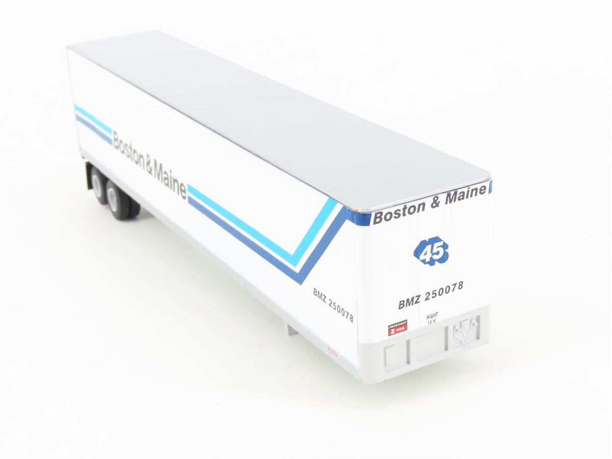 HO Scale Athearn 73375 BMZ Boston &amp; Maine 45&#39; Smooth Side Z-Van Trailers 2-Pack