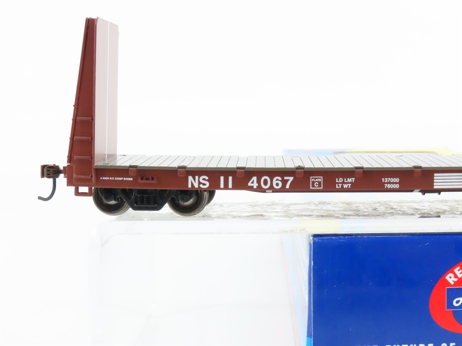 HO Scale Athearn ATH87704 NS Norfolk Southern 60' Bulkhead Flat Car #114067