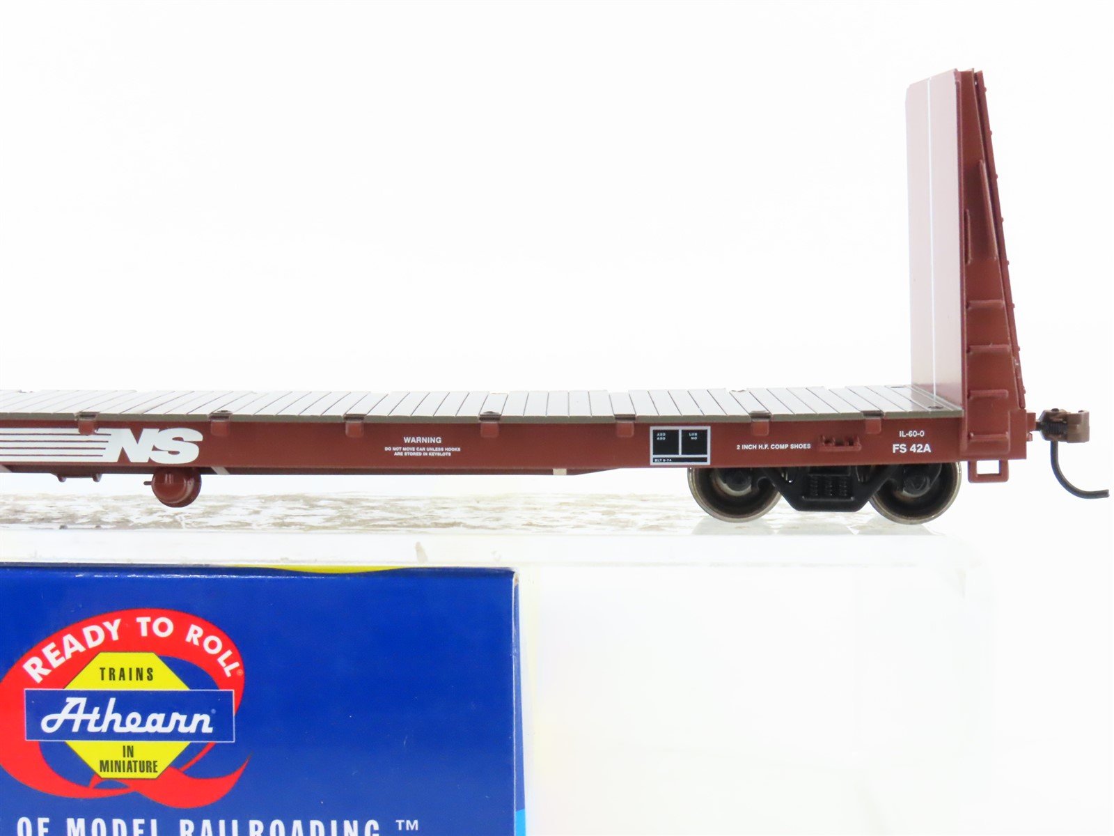 HO Scale Athearn ATH87704 NS Norfolk Southern 60' Bulkhead Flat Car #114067