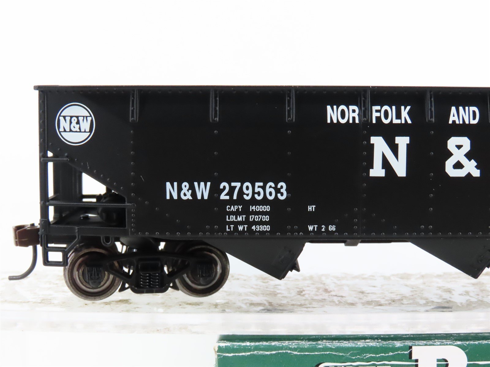 HO Scale Bowser Executive Line 40415 N&W Norfolk & Western 3-Bay Hopper #279563