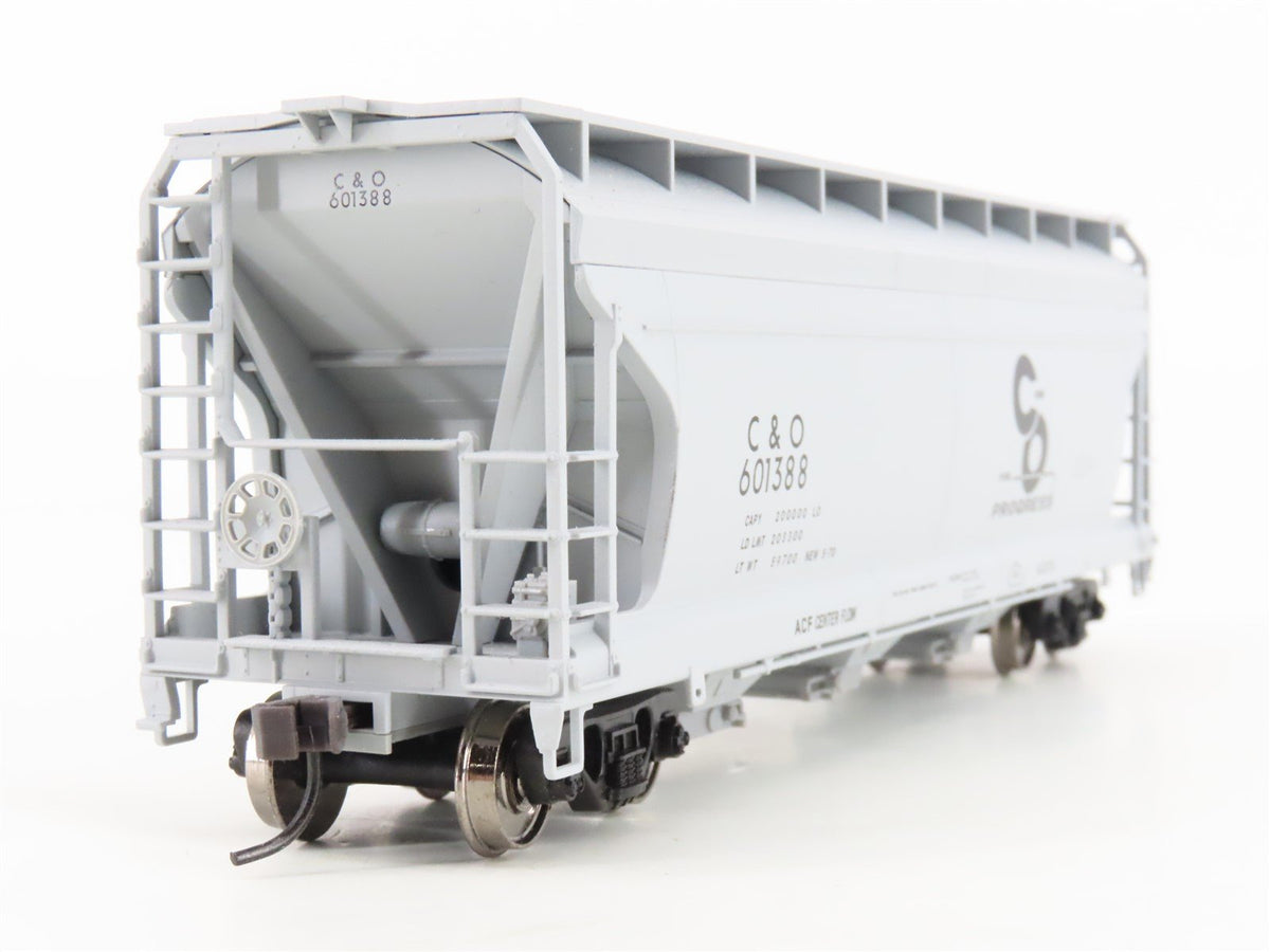 HO Scale Atlas Trainman 937 C&amp;O Chesapeake &amp; Ohio 3-Bay Covered Hopper #601388