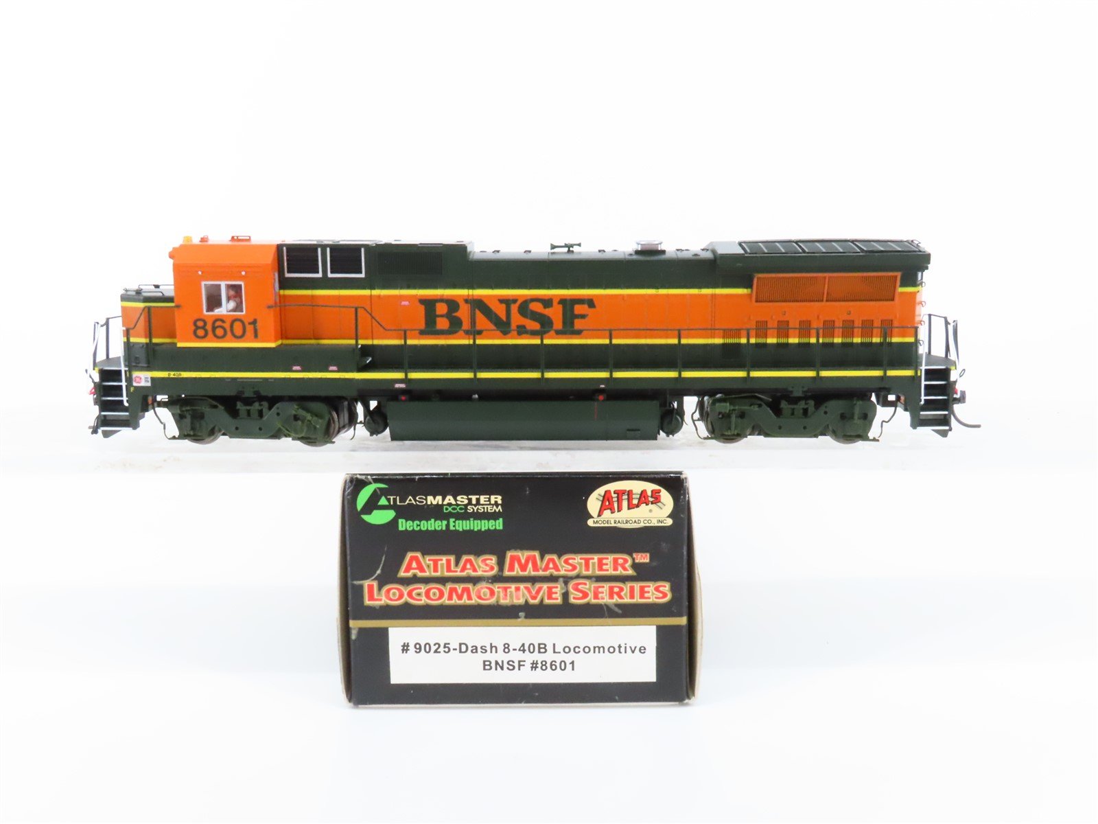 HO Scale Atlas Master 9025 BNSF Railway GE Dash 8-40B Diesel #8601 w/ DCC