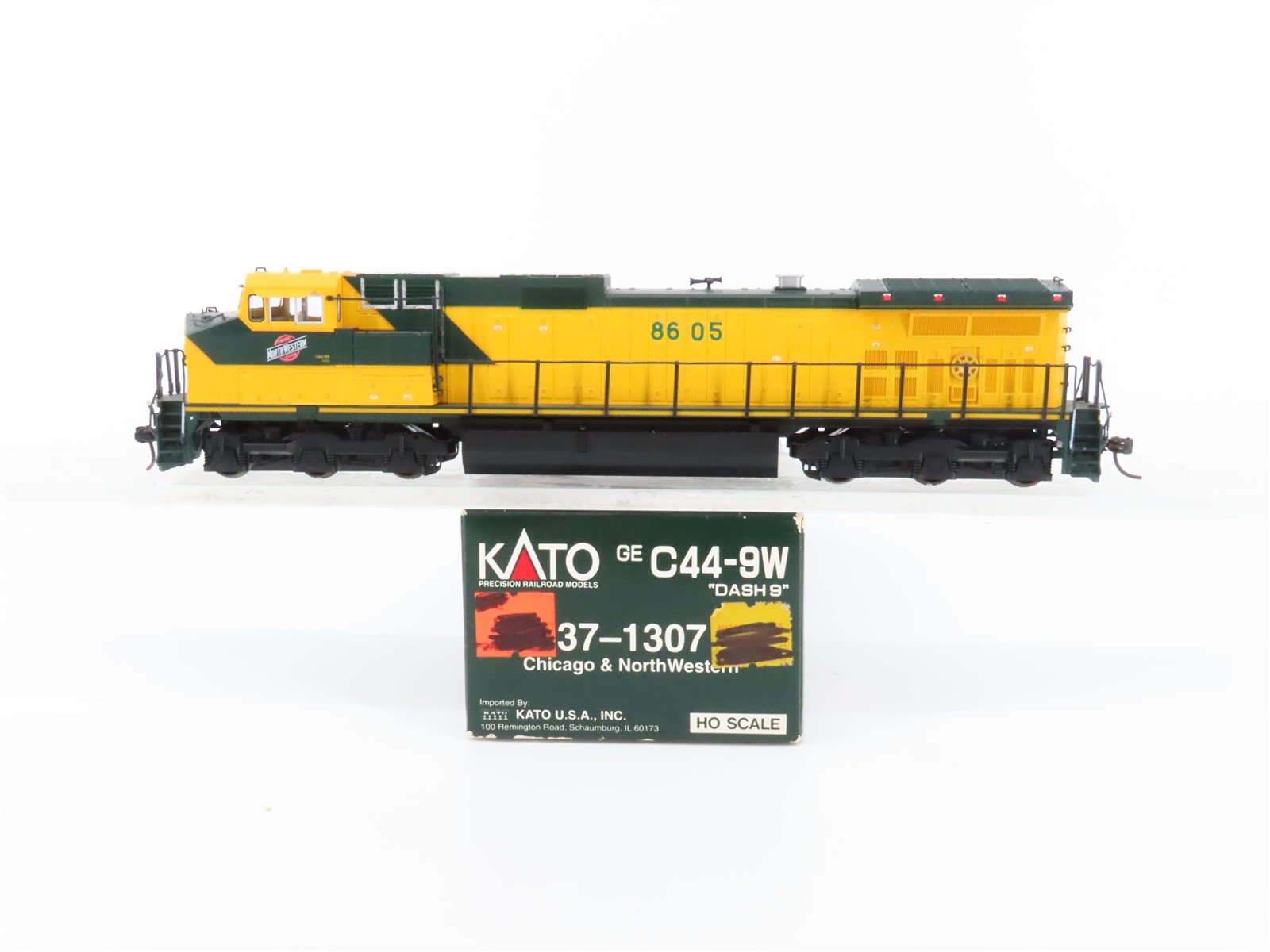 HO KATO 37-1307 CNW Chicago North Western C44-9W Dash 9 Diesel #8605 - DCC Ready