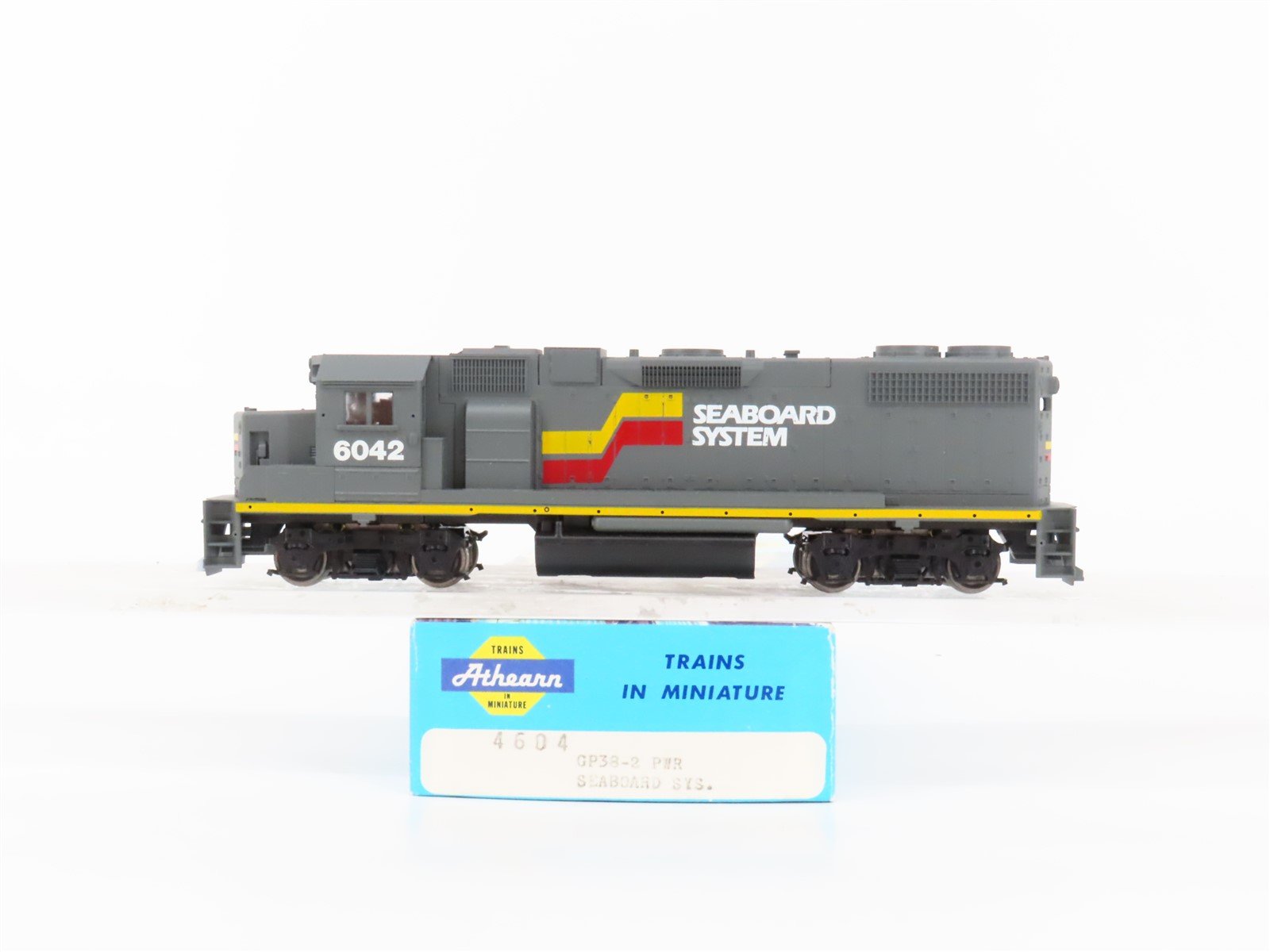 HO Scale Athearn 4604 SBD Seaboard System EMD GP38-2 Diesel Locomotive #6042