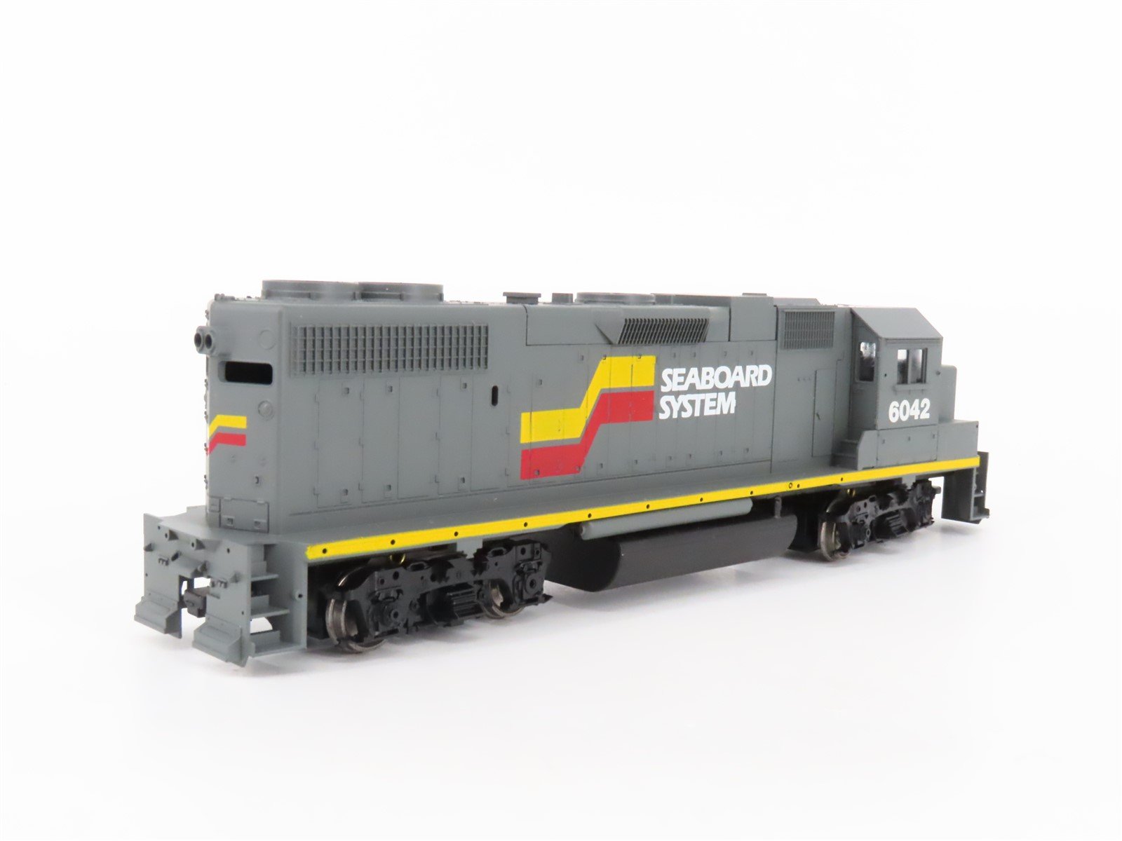 HO Scale Athearn 4604 SBD Seaboard System EMD GP38-2 Diesel Locomotive #6042