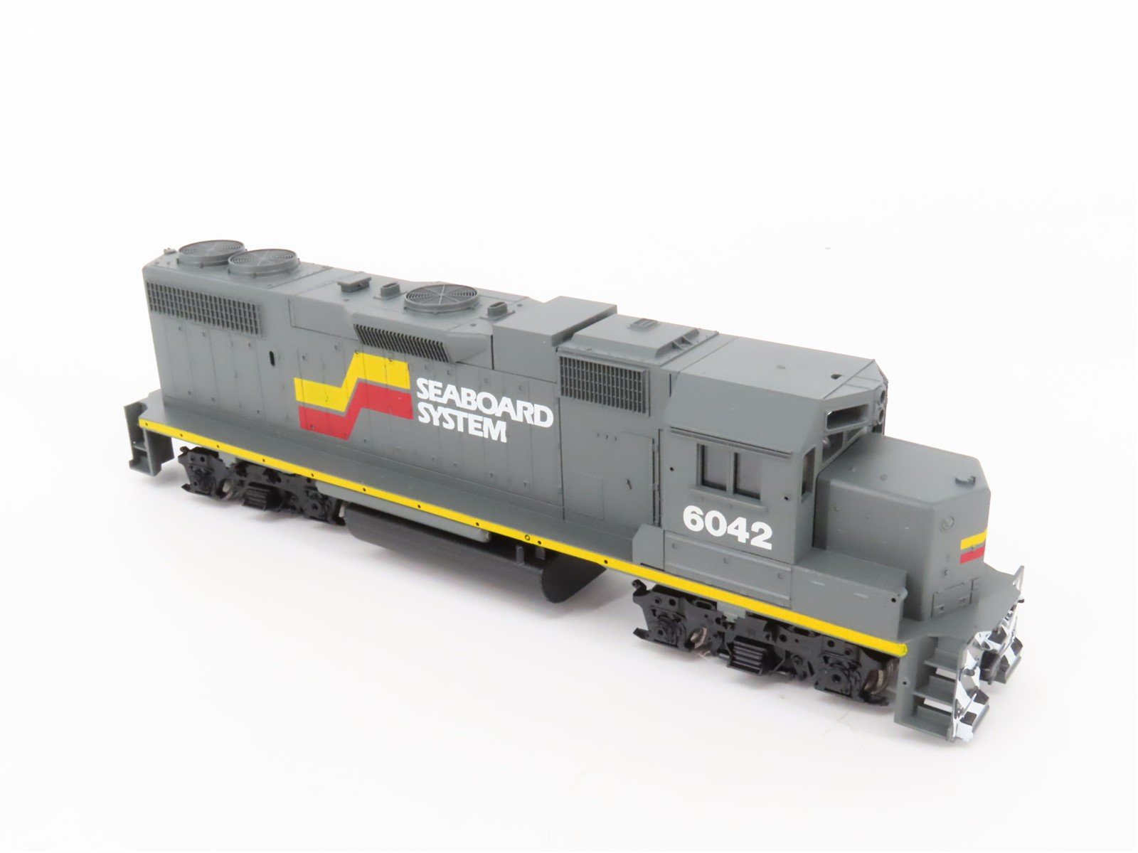 HO Scale Athearn 4604 SBD Seaboard System EMD GP38-2 Diesel Locomotive #6042