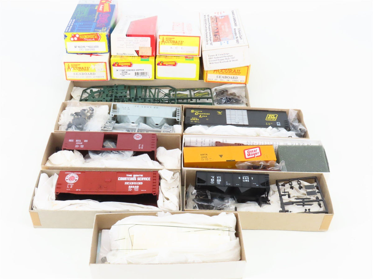 LOT of 8 HO Scale Accurail, F&amp;C, Roundhouse &amp; InterMountain Freight Car Kits