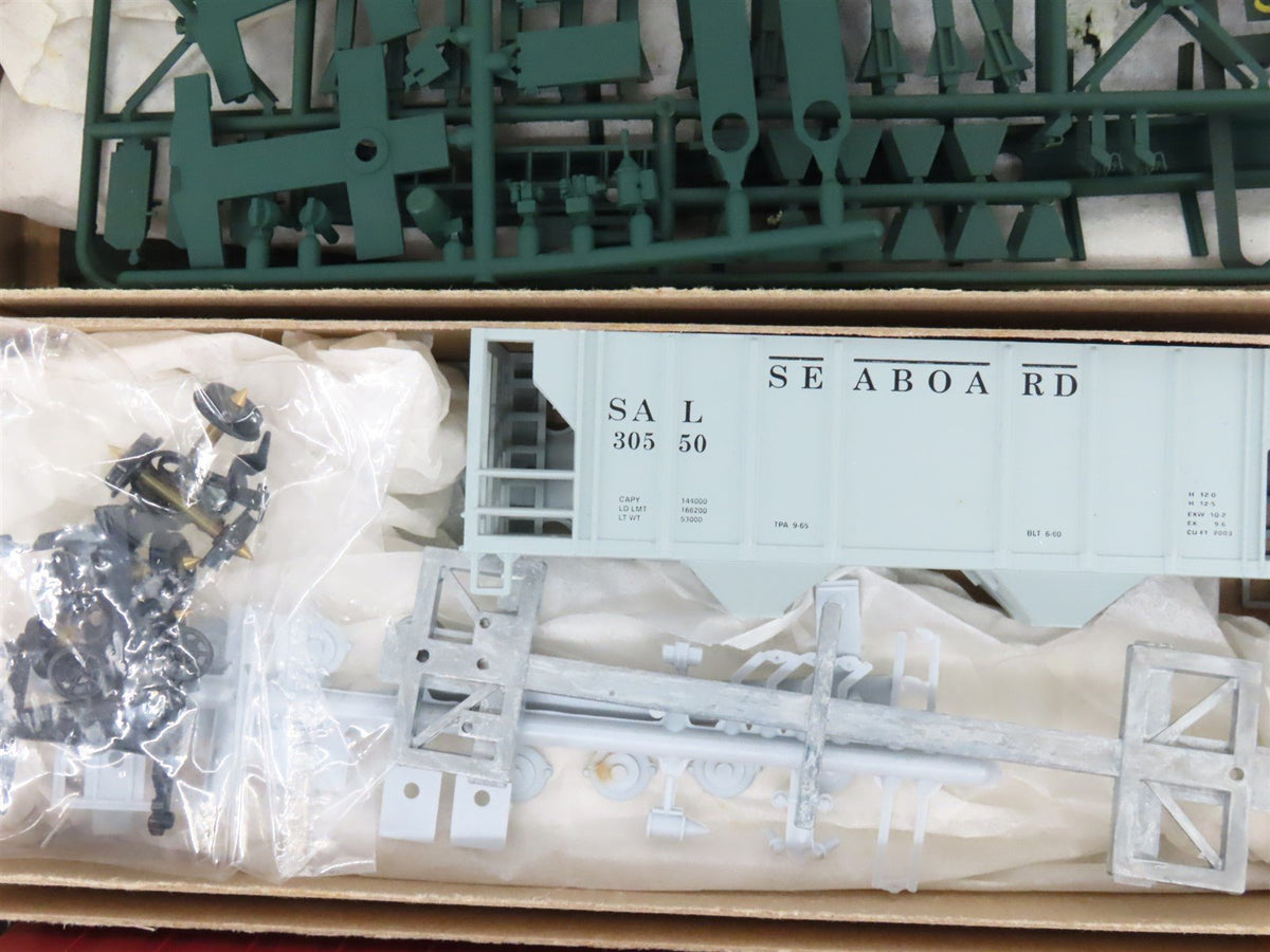 LOT of 8 HO Scale Accurail, F&amp;C, Roundhouse &amp; InterMountain Freight Car Kits