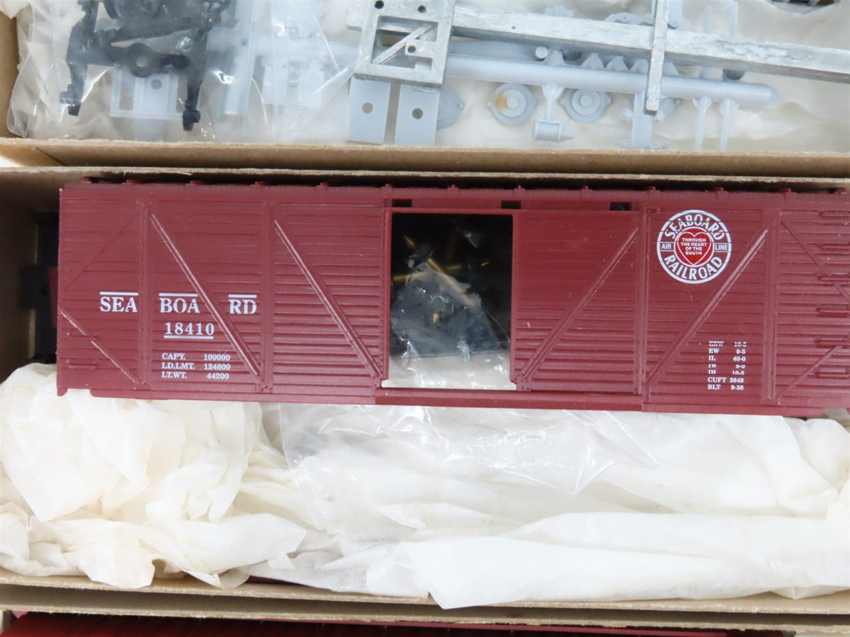 LOT of 8 HO Scale Accurail, F&amp;C, Roundhouse &amp; InterMountain Freight Car Kits