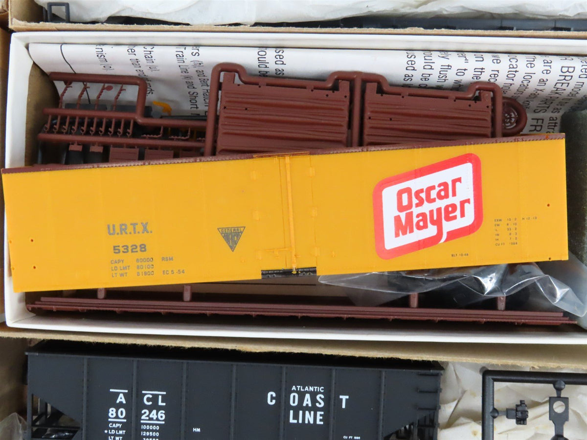 LOT of 8 HO Scale Accurail, F&amp;C, Roundhouse &amp; InterMountain Freight Car Kits