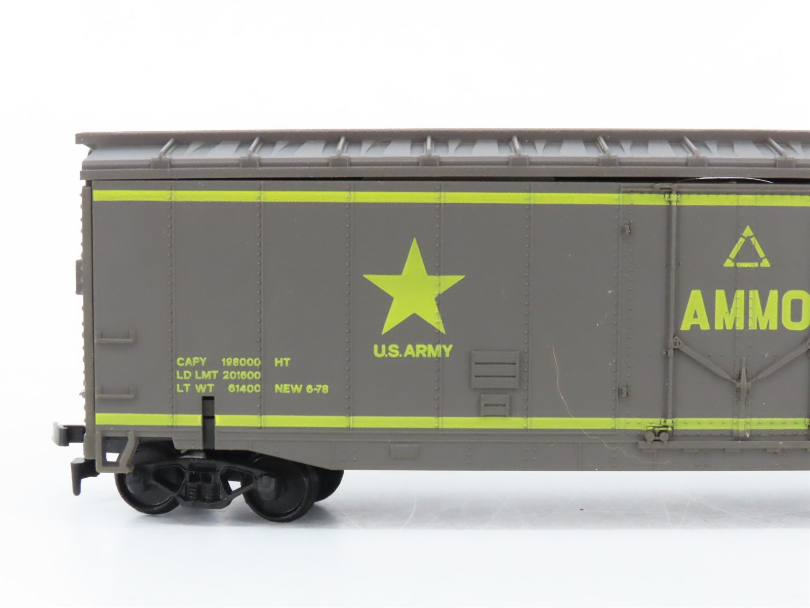 HO Scale AHM 11117 US Army Operating Exploding Car #80299 w/ Missile Launcher