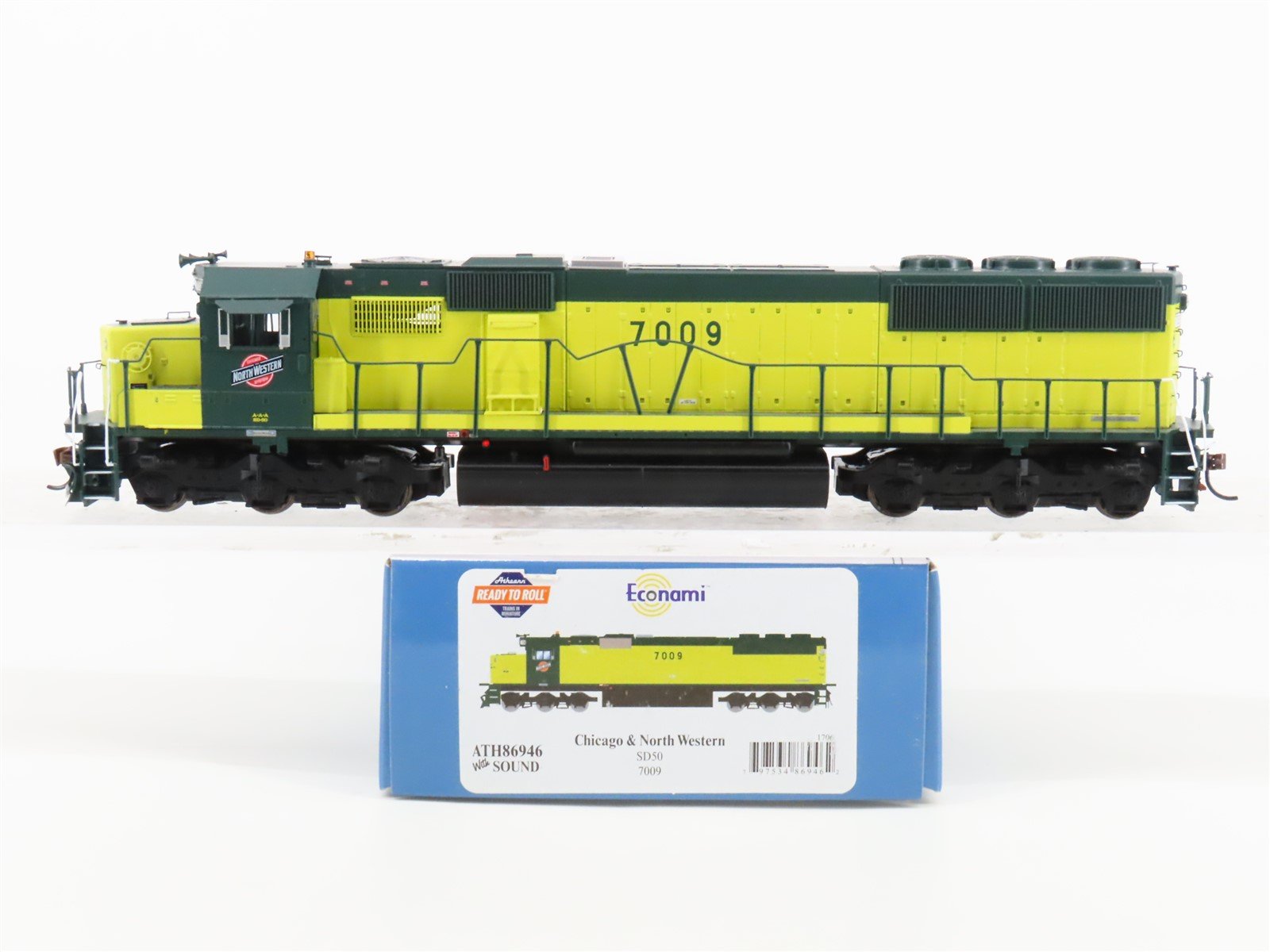 HO Scale Athearn RTR ATH86946 CNW Chicago & Northwestern SD50 Diesel #7009 wDCC