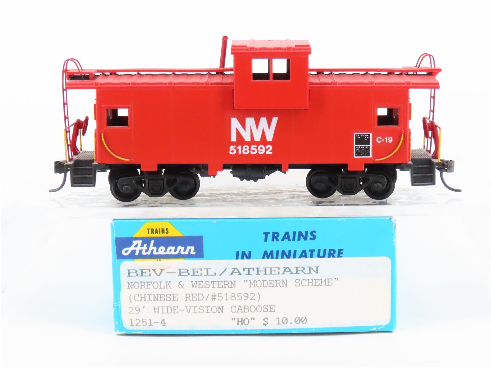 HO Scale Athearn Bev-Bel 1251-4 NW Norfolk & Western 29' Caboose #518592