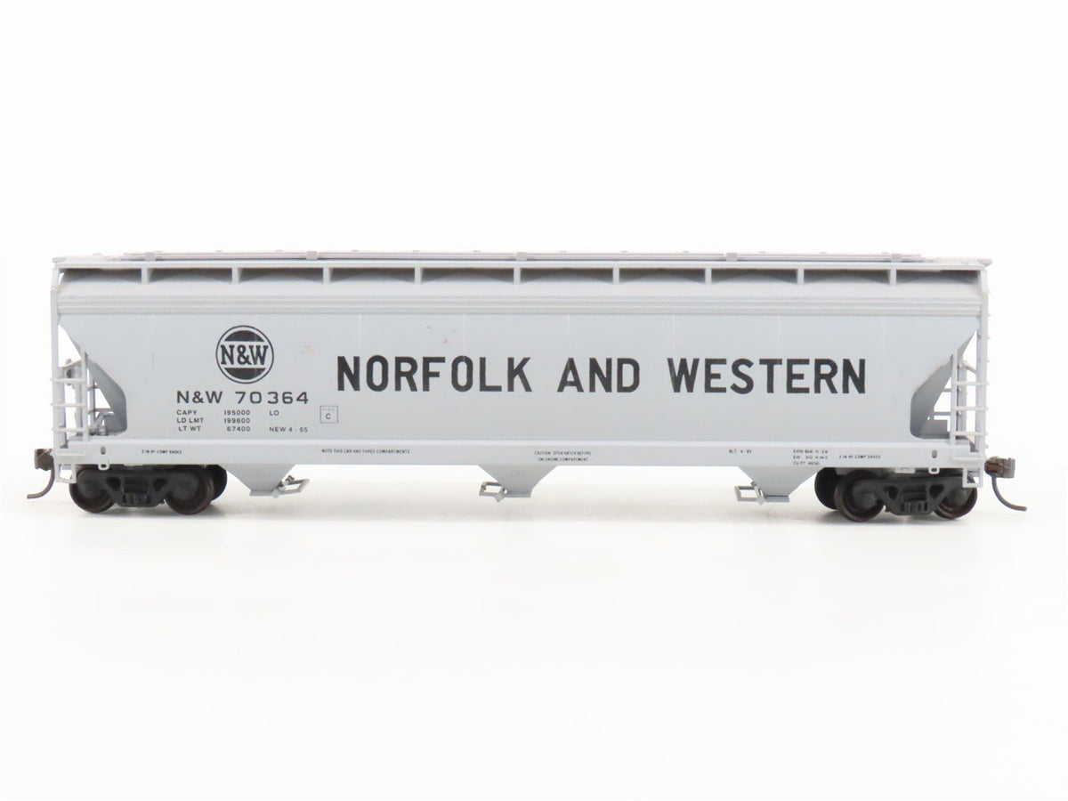 HO Scale Accurail N&amp;W Norfolk &amp; Western 3-Bay Covered Hopper #70364
