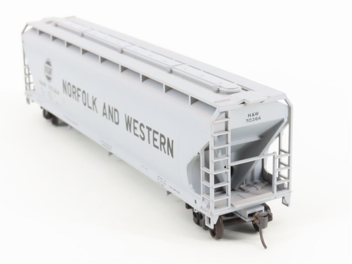 HO Scale Accurail N&amp;W Norfolk &amp; Western 3-Bay Covered Hopper #70364