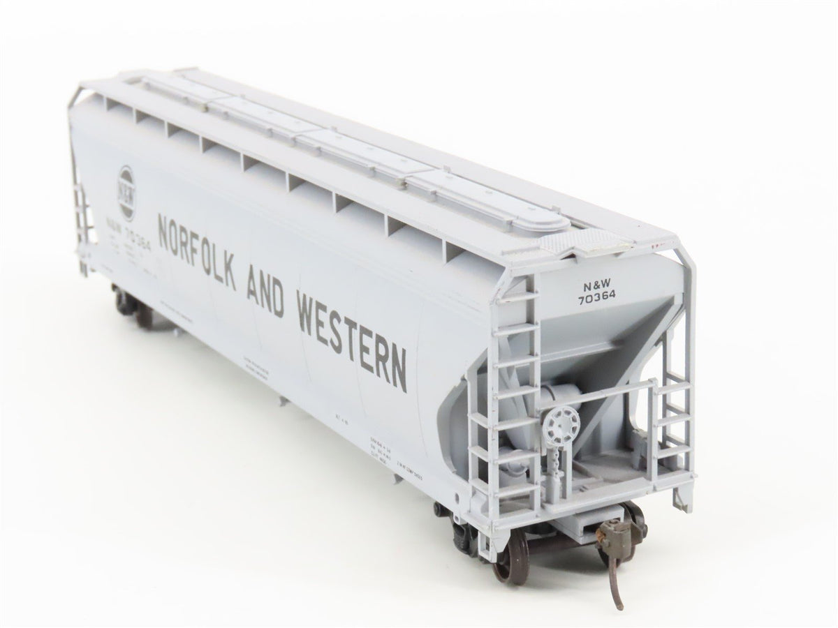 HO Scale Accurail N&amp;W Norfolk &amp; Western 3-Bay Covered Hopper #70364