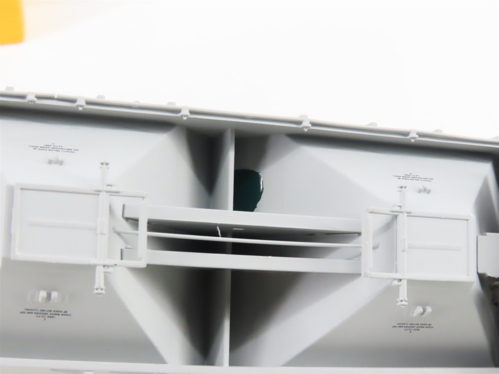 HO Scale ExactRail Evolution EE-1719-3 UELX ADM Milling Co. 3-Bay Hopper #10014