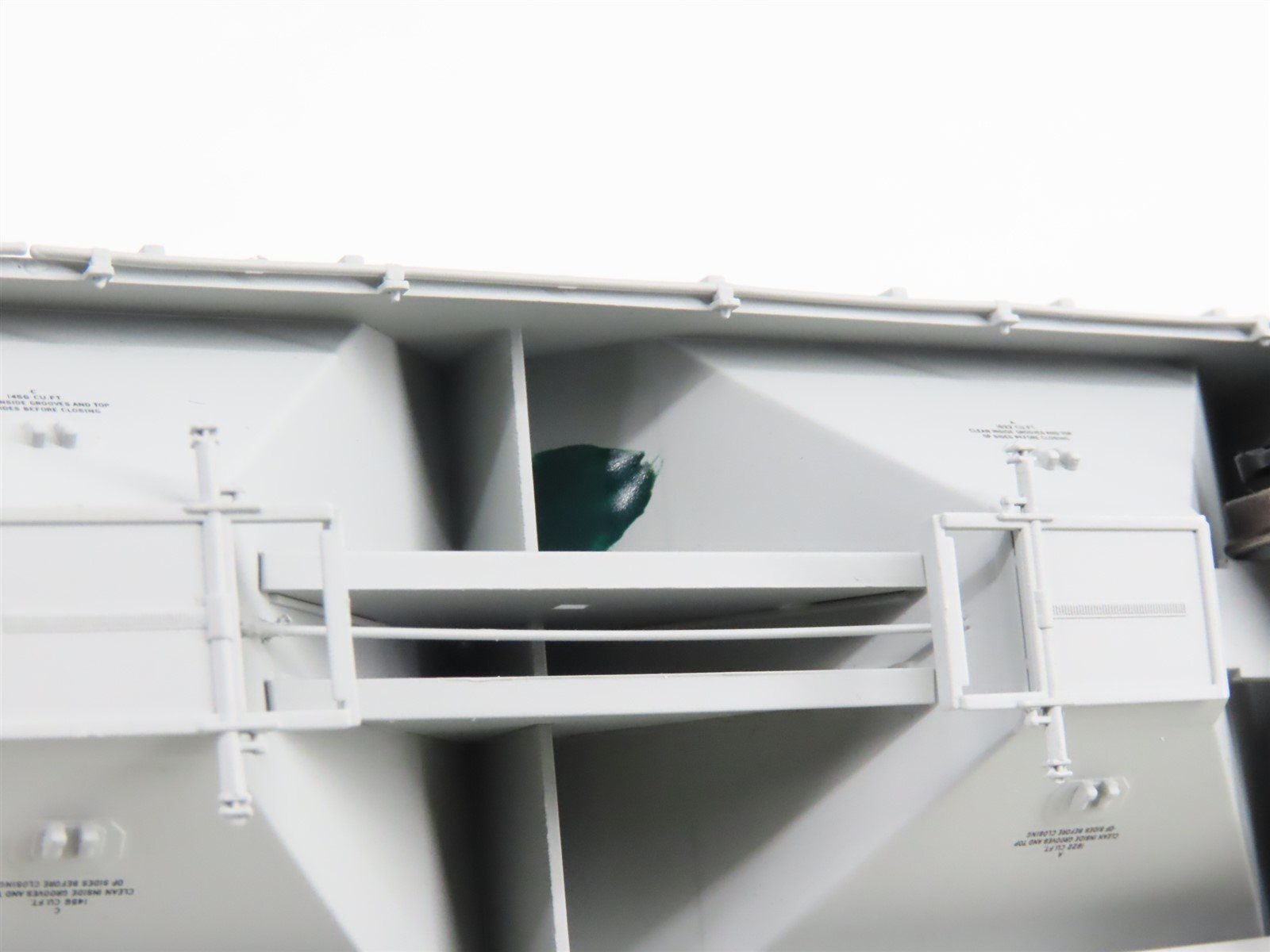 HO Scale ExactRail Evolution EE-1719-1 UELX ADM Milling Co 3-Bay Hopper #10002